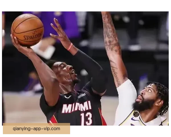 詹姆斯与戴维斯联手复仇雷霆 亚历山大冲击三杀成焦点